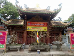 Noi-dong-coi-da-mo-trau-len-chua-o-chua 1