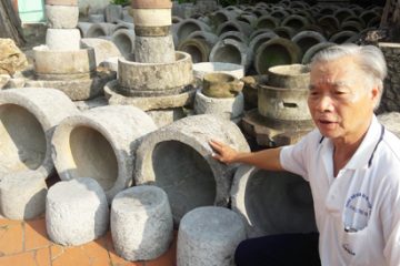 Người có thú chơi sưu tập cối đá