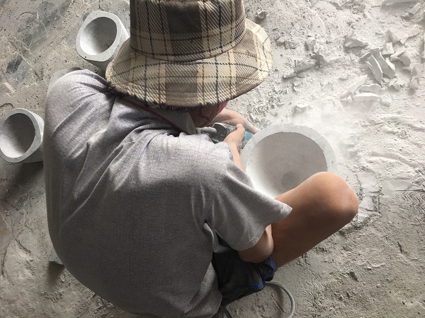 nguoi thoi hon vao coi da 1