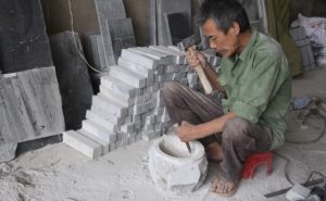 nguoi thoi hon vao coi da 2